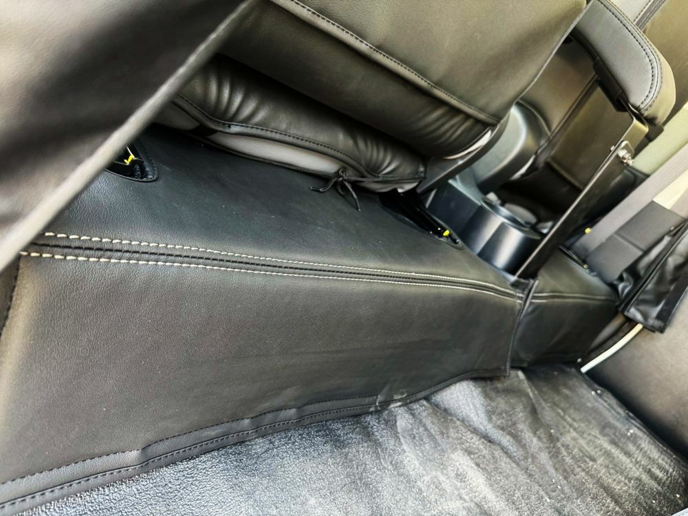 タウンエース403M・413M専用間仕切りカーテン｜車内の目隠し・温度対策