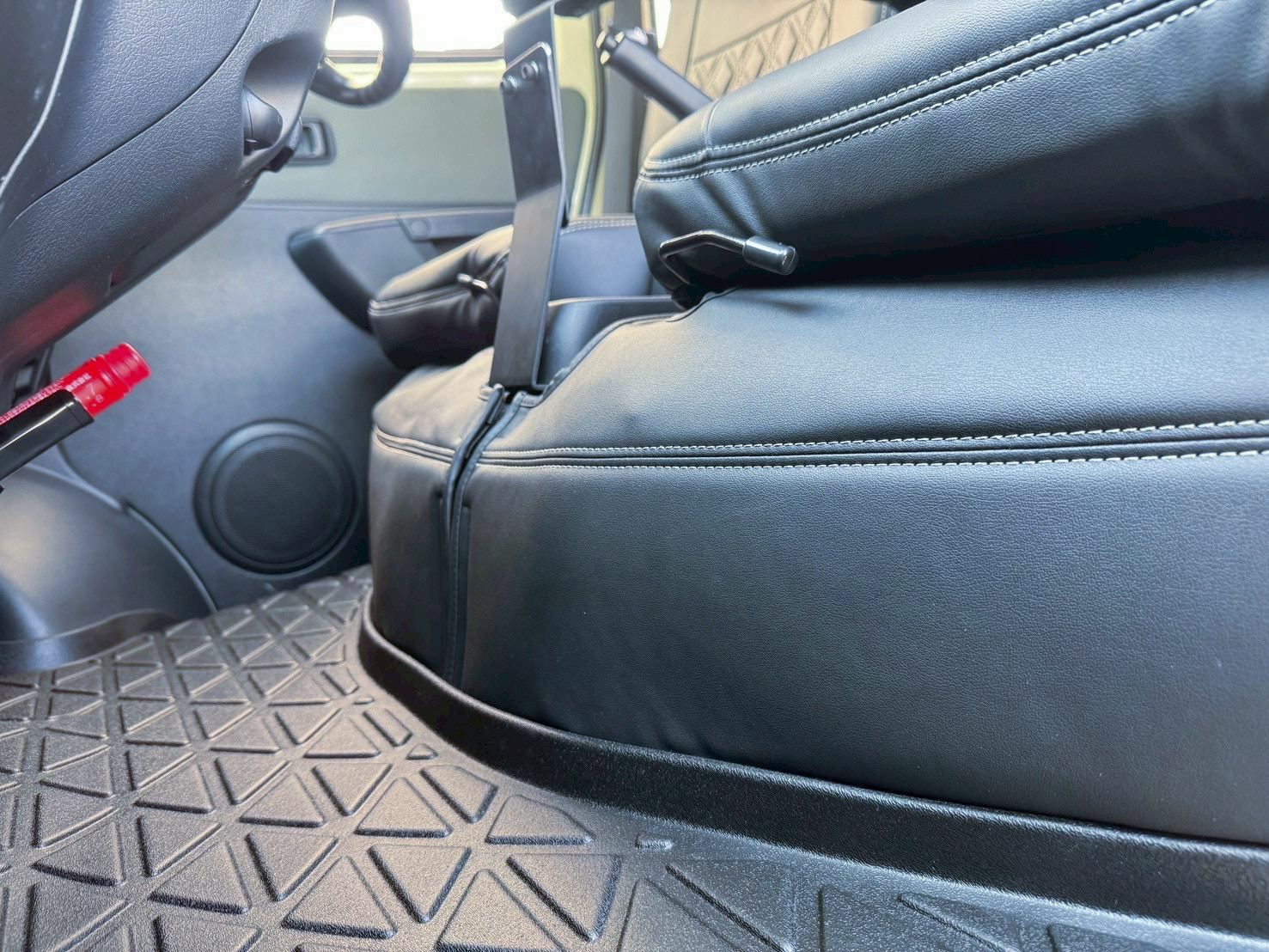 タウンエース403M・413M専用間仕切りカーテン｜車内の目隠し・温度対策