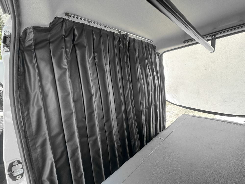 タウンエース403M・413M専用間仕切りカーテン｜車内の目隠し・温度対策